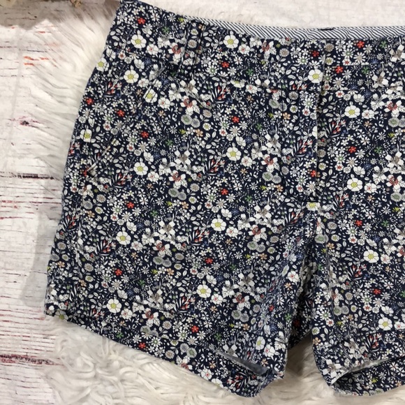 J.Crew x Liberty Art Floral Patterned Daisy Chino Shorts - Picture 4 of 13